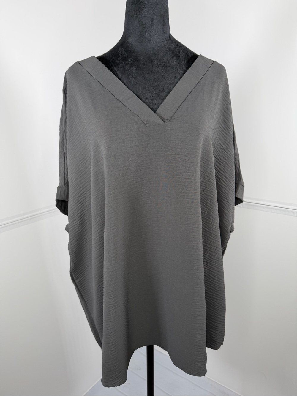 NWT Zenana Gray Oversized Woven V-Neck Tunic Top Size 3X